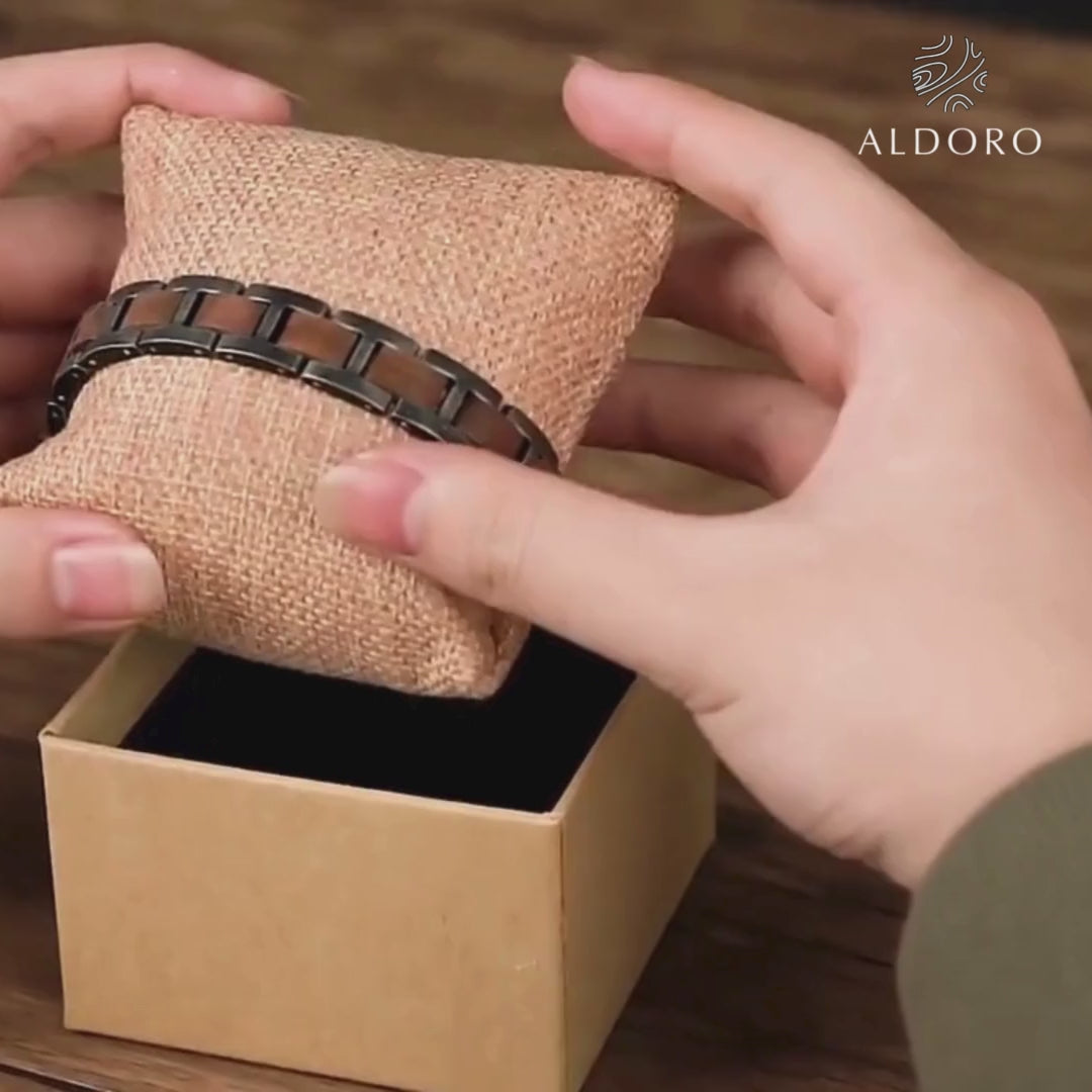 Video showcasing the Aldoro men’s wooden bracelet handcrafted from walnut wood and stainless steel, highlighting luxury design, craftsmanship, and personalization options.